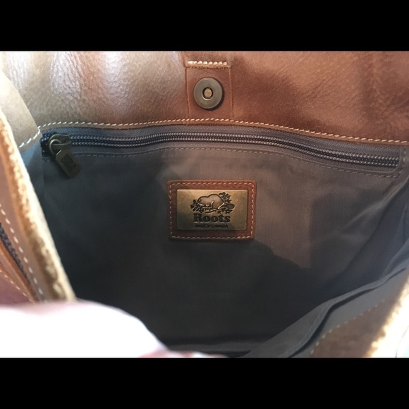 Brand New Roots Leather Crossover Messenger Bag! - Picture 4 of 5